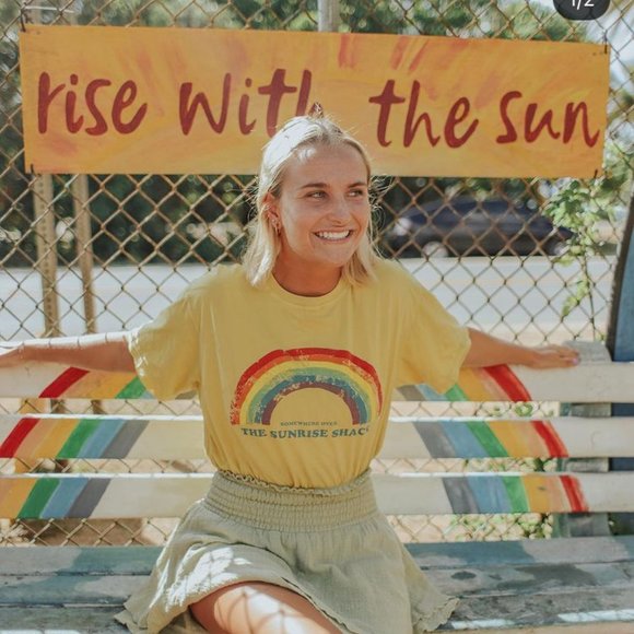 Authentic SUNRISE SHACK Organic Cotton Rainbow Graphic Tee * Size Small - Picture 2 of 3